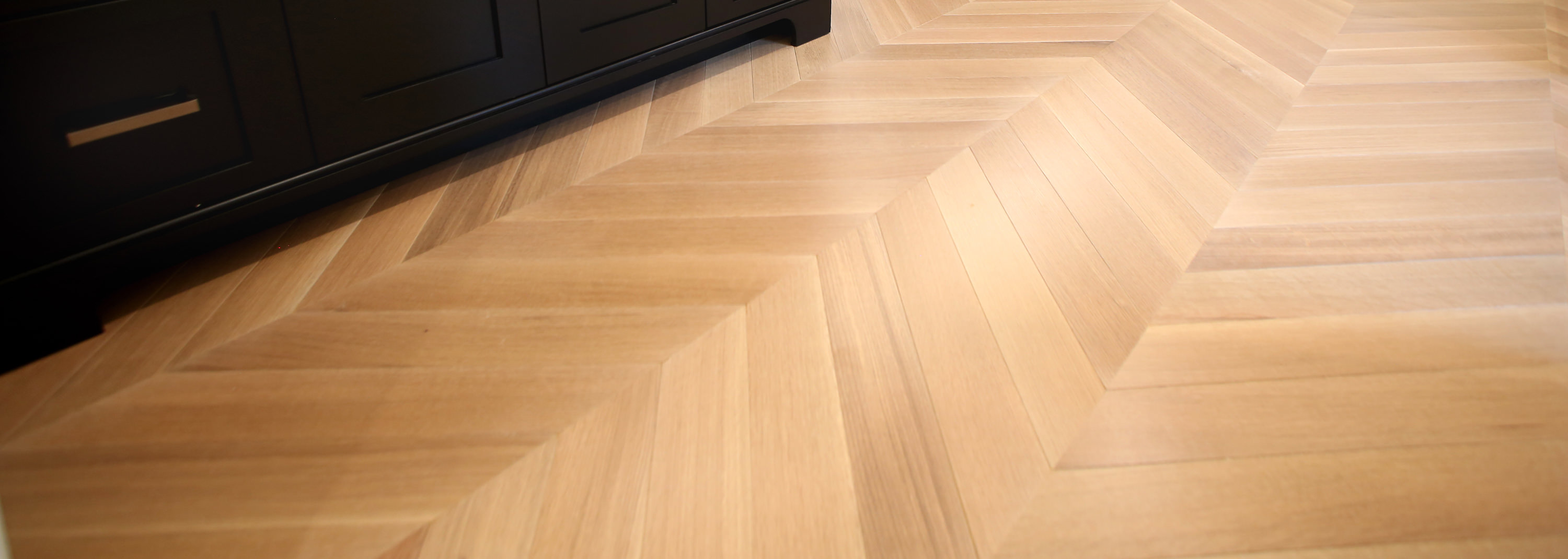 Engineered White Oak Select & Better Rift & Quartered Champagne Chevron
